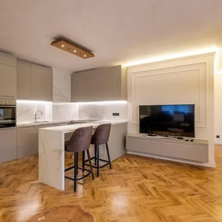 Sofapart Stylish & Fancy Place With 1 Bdr דירה